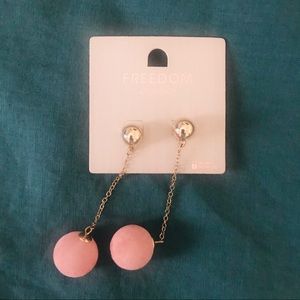 Pink sphere dangling earring - 2 for 15!⚡️
